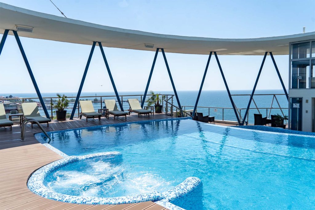 басейн на покрива - хотел Sol Marina Palace